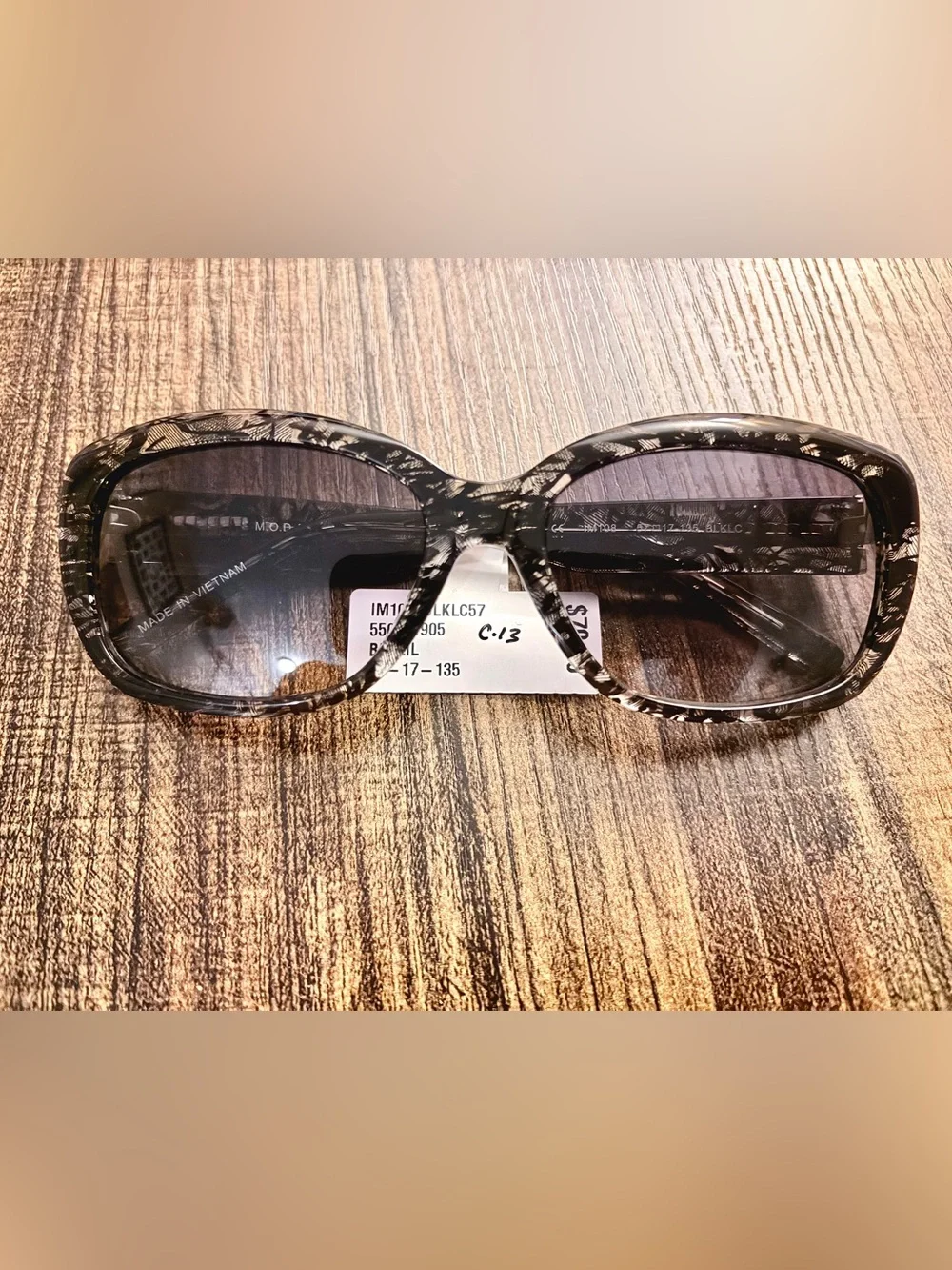 NWT Moda Black Lace Patterned Sunglasses